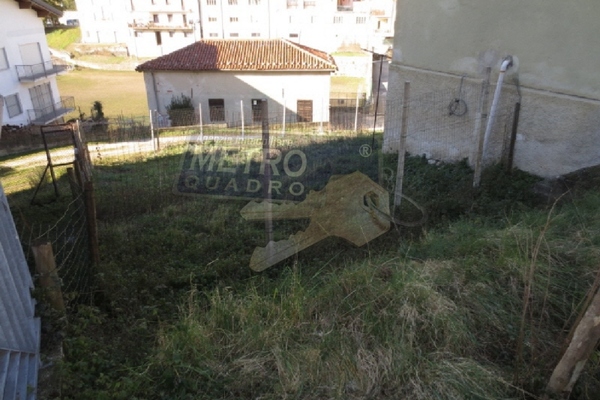 giardino fianco - UNIFAM. AUTONOMA LUGO DI VICENZA (VI)  